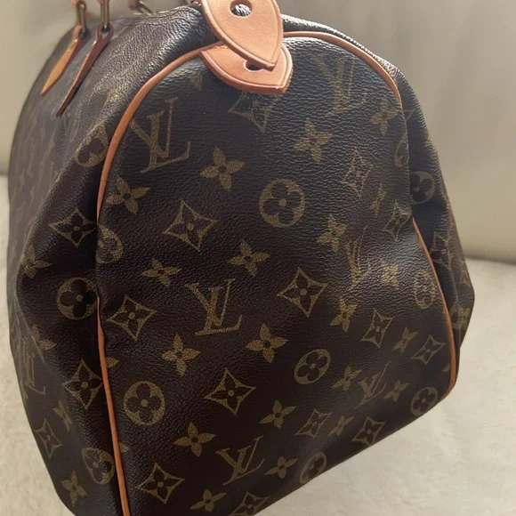 Authentic Louis Vuitton Monogram Speedy 40 Handbag with lock and key - Picture 6 of 12